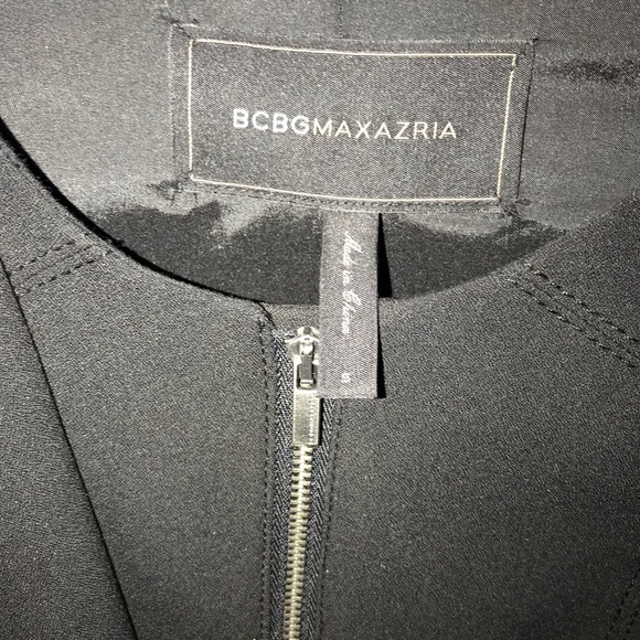 BCBG blazers. BLACK IS SMALL, WHITE IS SIZE XS! - Picture 6 of 6